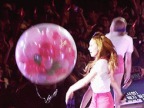 fille-kpop-explose-ballons