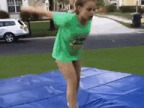 fille-fait-super-salto-arriere