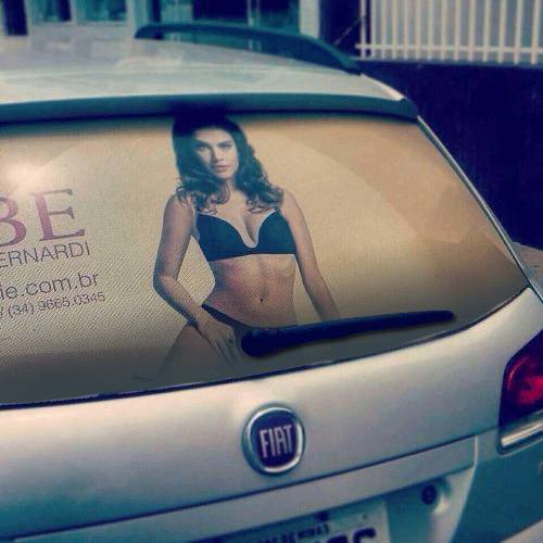 erection-fille-voiture-essuie-glace