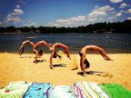 filles-backflip-plage