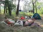 table-camping-avec-les-moyens-bord