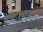 fauteuil-roulant-place-handicapee