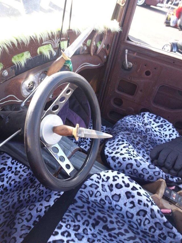 Un couteau à la place des airbags pour un antivol voiture couteau-airbags-antivol-voiture