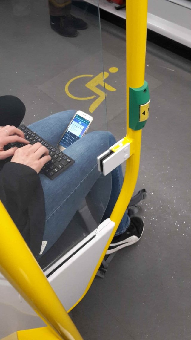 telephone-clavier-bluetooth-bus