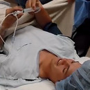 miniature pour Un malade s'injecte lui-même son anésthésiant