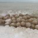 Des boules de glace dans la mer