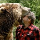 miniature pour Il se bagarre avec un ours dans son jardin