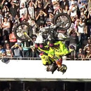 miniature pour Le tout premier backflip à 4 en moto