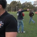 miniature pour Un père fait tomber son fils contre un ballon