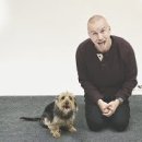 miniature pour Un humain qui aboie sur les chiens