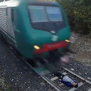 miniature pour Un train qui passe au dessus d'un mec allongé