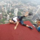 miniature pour Il chute avant son saut en basejump