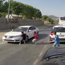 miniature pour Turquie : Un enfant percuté par une voiture en traversant sans regarder
