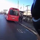 passager-bus-oeil-vigilant