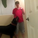 miniature pour (Asperger) Un chien calme son maitre qui a une crise