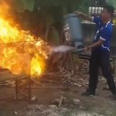 miniature pour Un lance-flamme avec une bouteille de gaz