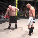 miniature pour Un combattant MMA se chie dessus