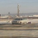 miniature pour Un homme saute de sa voiture à l'approche d'un train