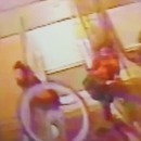 miniature pour Un homme jette un Vélib sur 2 femmes dans un escalator (Paris)