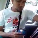 miniature pour Un pervers filme une fille dans le bus avec le flash