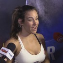 miniature pour Un caméraman dé-zoom sur le décolleté de Miesha Tate