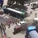 miniature pour Un camion citerne prend feu en Egypte