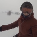miniature pour Une fille en snowboard poursuivie par un ours