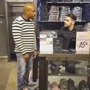 miniature pour Saccager un magasin de vêtements parce qu'il s'ennuie