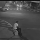 miniature pour Un homme évite de peu la mort avec une voiture