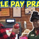 Il utilise Apple Pay avec une vraie pomme