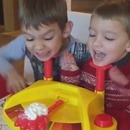 miniature pour Un enfant vexé d'avoir perdu au jeu du Pie Face Game