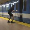 miniature pour Un homme qui peut arrêter et démarrer le métro