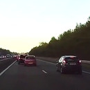 miniature pour Une voiture Tesla prévoit un accident avant qu'il n'arrive