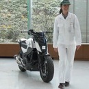 miniature pour Une moto Honda qui vous suit
