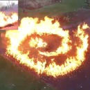 miniature pour Explosion de feu en spirale avec des feuilles mortes