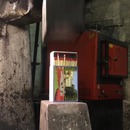 miniature pour Une boîte d'allumettes explosée par un marteau-pilon