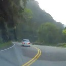 voiture-percute-motard-virages-trop-larges