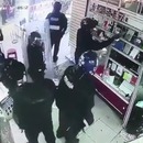 miniature pour La police Mexicaine vole des téléphones