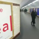 miniature pour Une fille coincée par les contrôleurs dans le métro