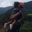 miniature pour Saut pendulaire avec sa fille de 2 ans