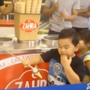 vendeur-glaces-rend-fou-petit-garcon