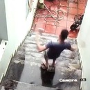 miniature pour Un téléphone sauvé lors d'une chute dans les escaliers