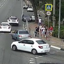 miniature pour Il s'endort au volant de sa voiture et fonce sur un groupe de personnes