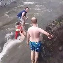 miniature pour Une montée d'eau soudaine emporte une femme et un homme