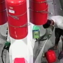 miniature pour Un homme essaye de mettre le feu à une station d'essence