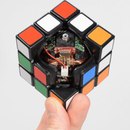 miniature pour Un Rubik's Cube qui se résout tout seul