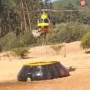 miniature pour Des hélicoptères font la queue pour lui vider sa piscine portable