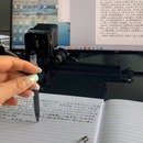 miniature pour Une imprimante équipée d'un stylo pour écrire à votre place