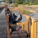 train-toit-pont-bas