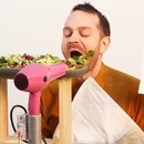 miniature pour Une machine qui pousse le dîner dans la bouche